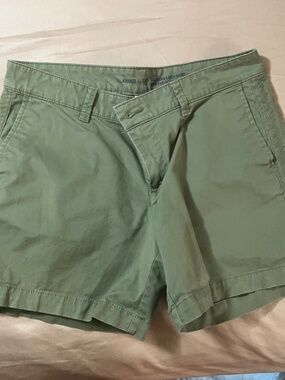 GAP Khaki Embroidered Shorts Size 4